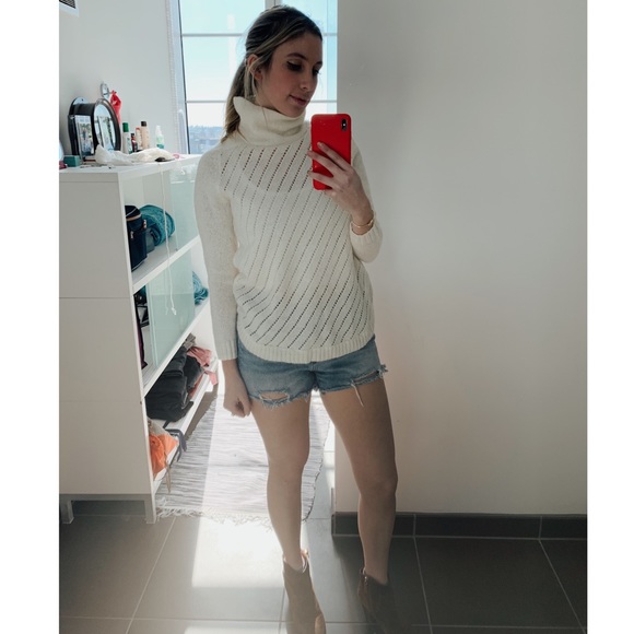 NWT Lou&Grey Creme Turtleneck - Picture 3 of 5